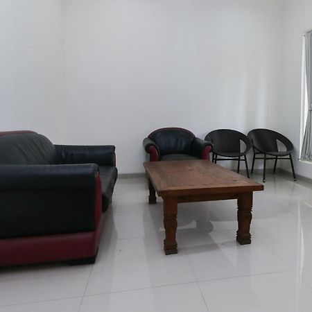 Reddoorz Plus At Panorama Villas Batu باتو المظهر الخارجي الصورة
