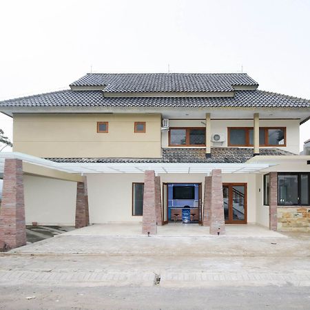 Reddoorz Plus At Panorama Villas Batu باتو المظهر الخارجي الصورة