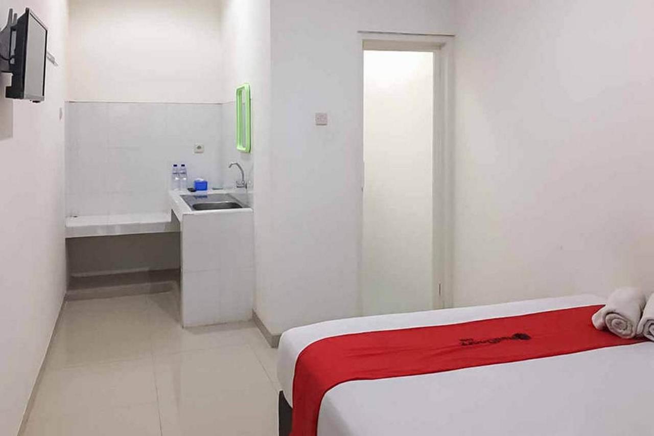 Reddoorz Plus At Panorama Villas Batu باتو المظهر الخارجي الصورة