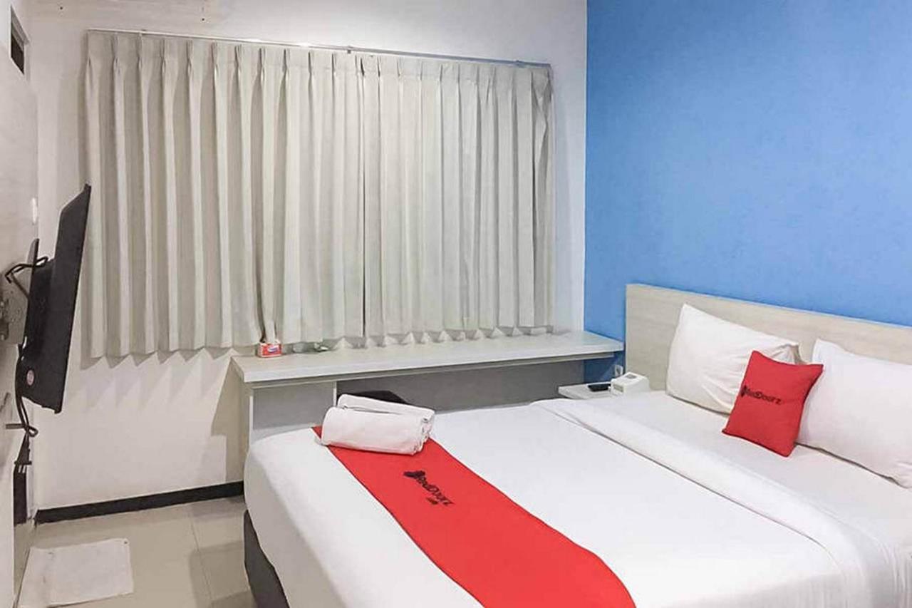 Reddoorz Plus At Panorama Villas Batu باتو المظهر الخارجي الصورة