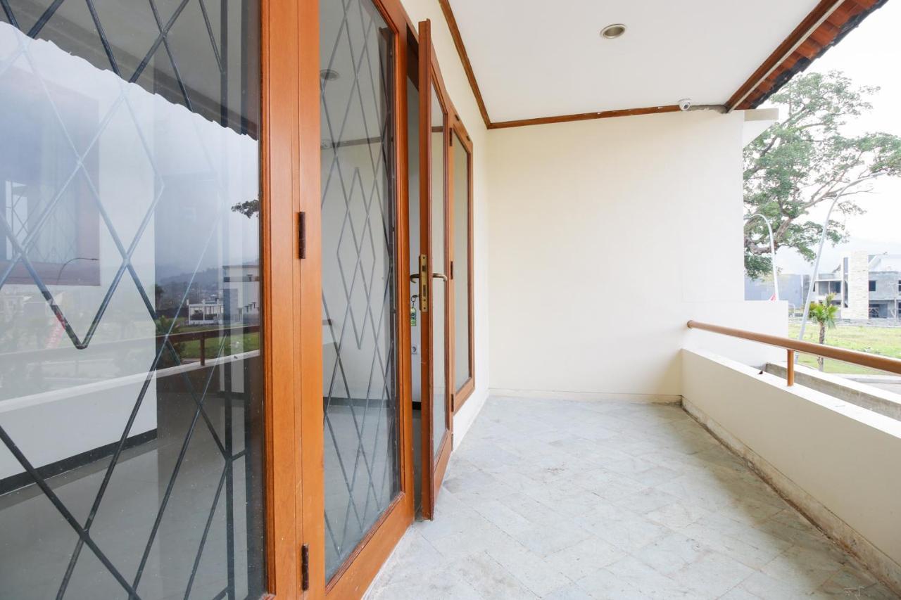 Reddoorz Plus At Panorama Villas Batu باتو المظهر الخارجي الصورة